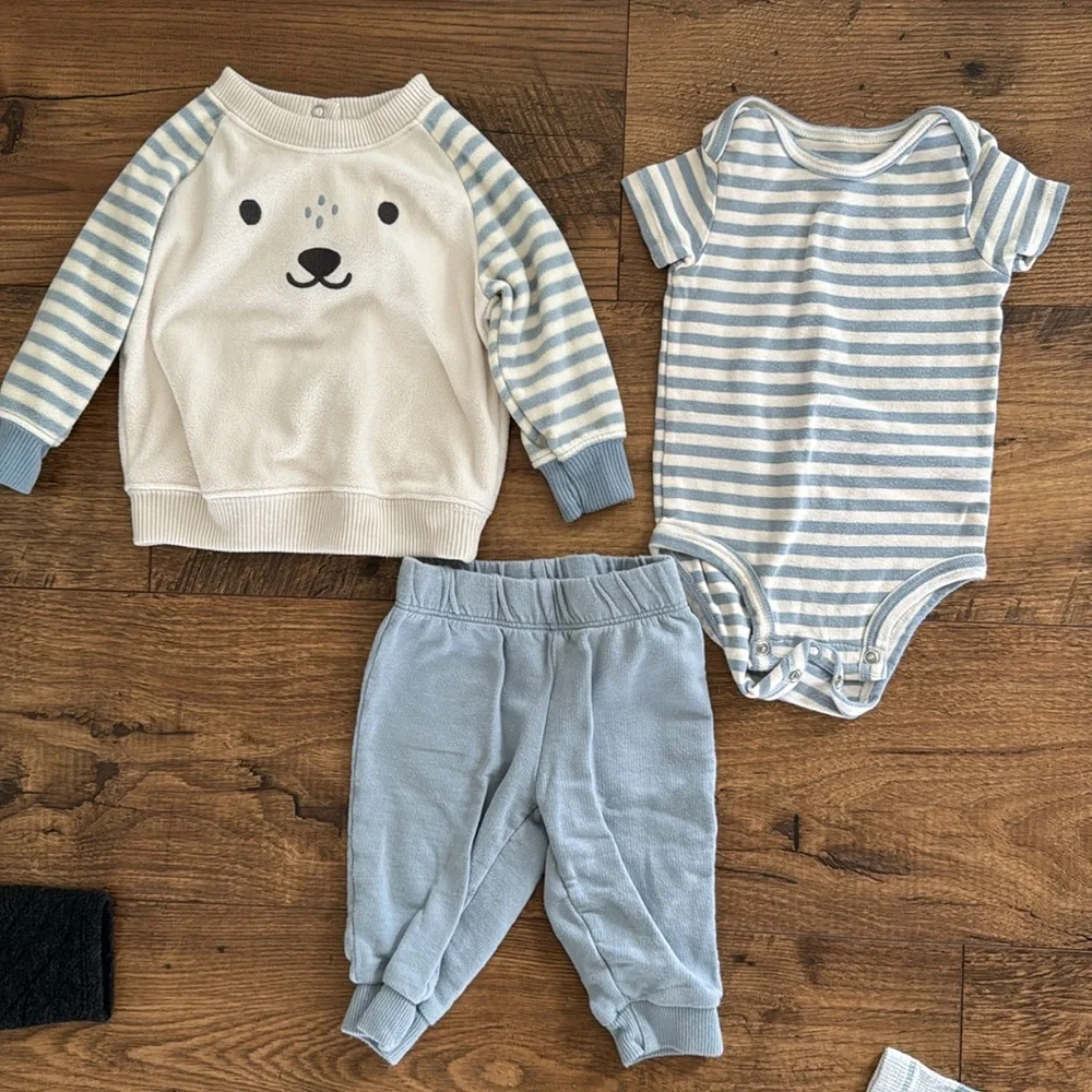 Bundle of 6 month baby boy sweatshirt / long sleeve sets, Carter’s, Cat&Jack